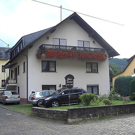 Отель Mosel-Gastehaus Kirch Эрнст Экстерьер фото